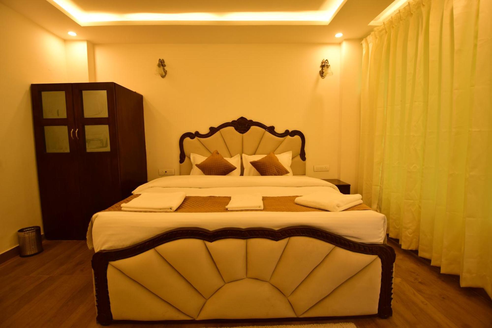 Hotel Snow World, - Luxury Classic Near Wild Life Sanctuary With Rohtang View 3*