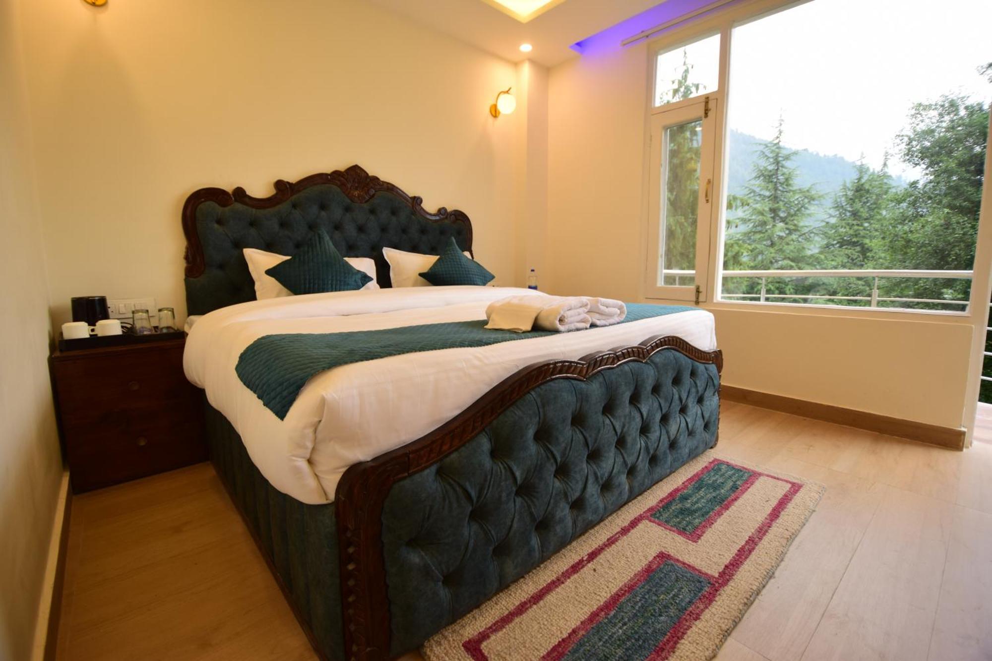 Snow World, - Luxury Classic Near Wild Life Sanctuary With Rohtang View Manali (Himachal Pradesh)